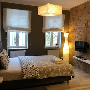 https://czeslawa.poznan-hotels.com